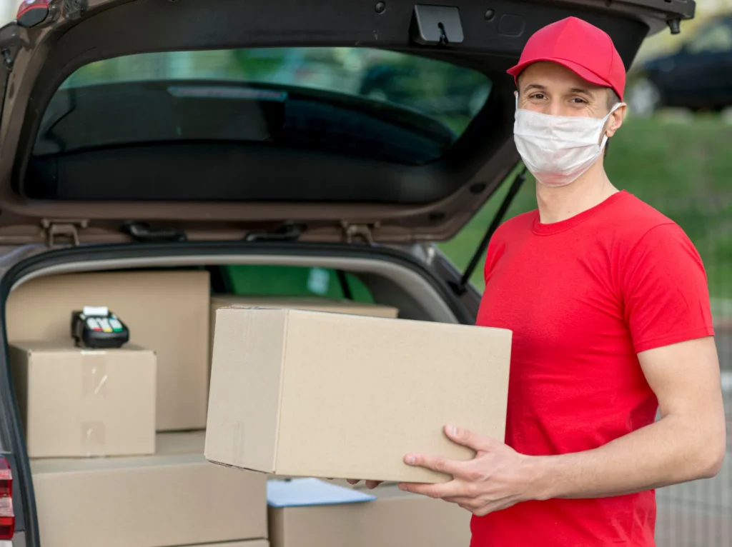 Flota de camiones listos para realizar entregas nacionales e internacionales.